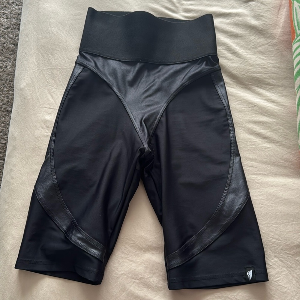 Cycling shorts